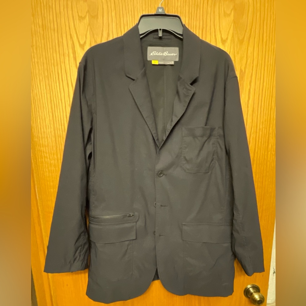 Men’s Eddie Bauer Light-weight Travelers Blazer.